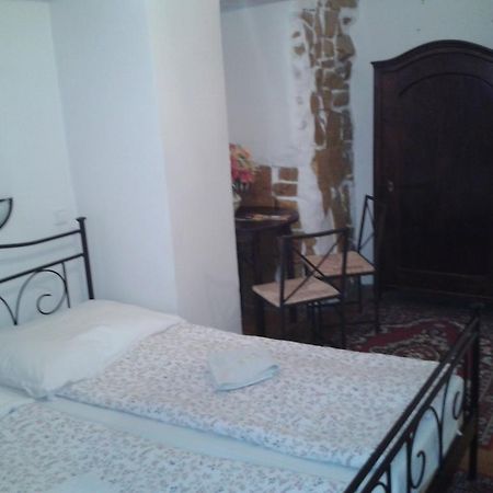 Charles Bridge Bed And Breakfast Praha Bagian luar foto