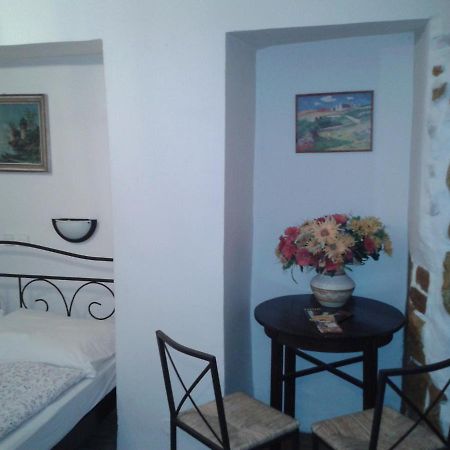 Charles Bridge Bed And Breakfast Praha Bagian luar foto