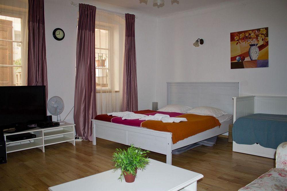 Charles Bridge Bed And Breakfast Praha Bagian luar foto