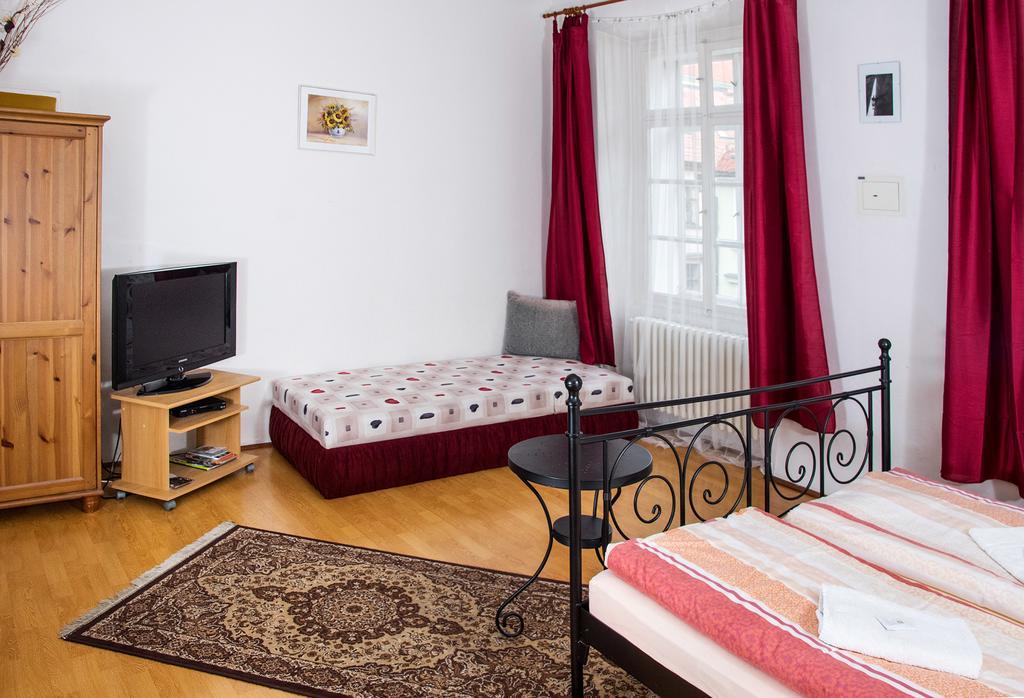 Charles Bridge Bed And Breakfast Praha Ruang foto