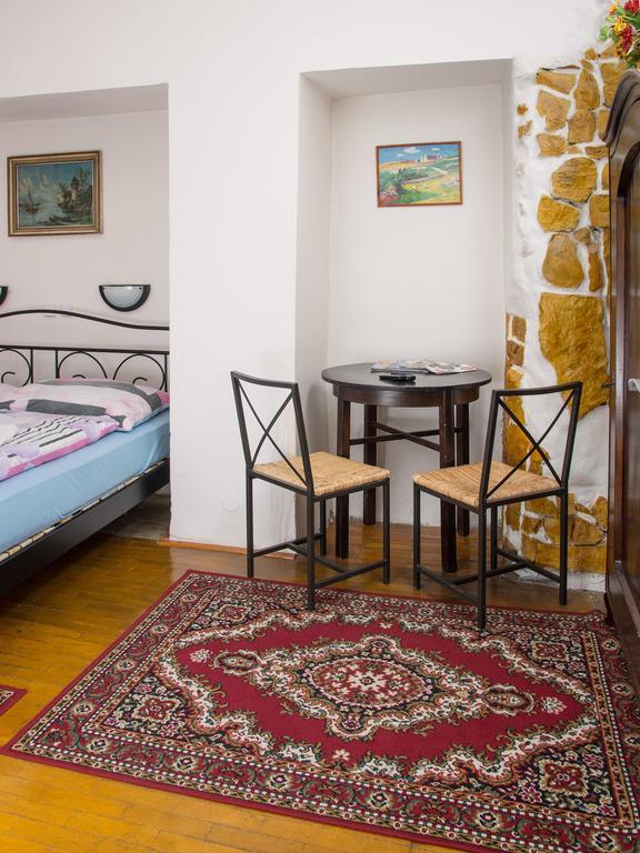 Charles Bridge Bed And Breakfast Praha Ruang foto