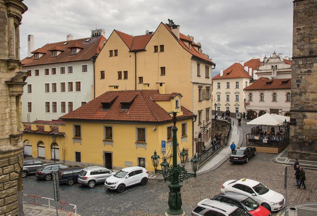 Charles Bridge Bed And Breakfast Praha Bagian luar foto