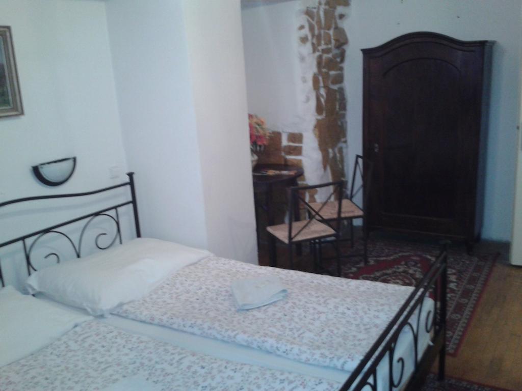 Charles Bridge Bed And Breakfast Praha Bagian luar foto