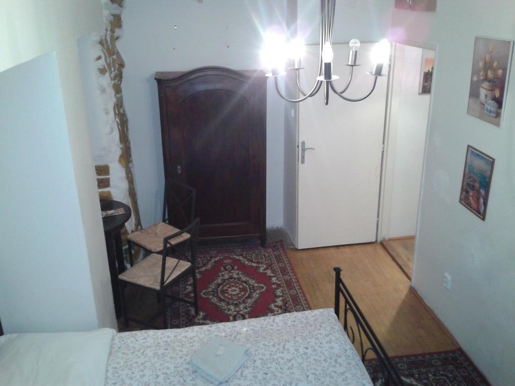 Charles Bridge Bed And Breakfast Praha Bagian luar foto